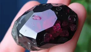 تصویر طبیعی سنگ اسپینل - Spinel